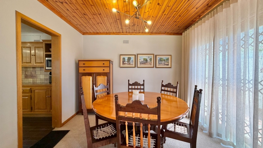 4 Bedroom Property for Sale in Mountainside Western Cape